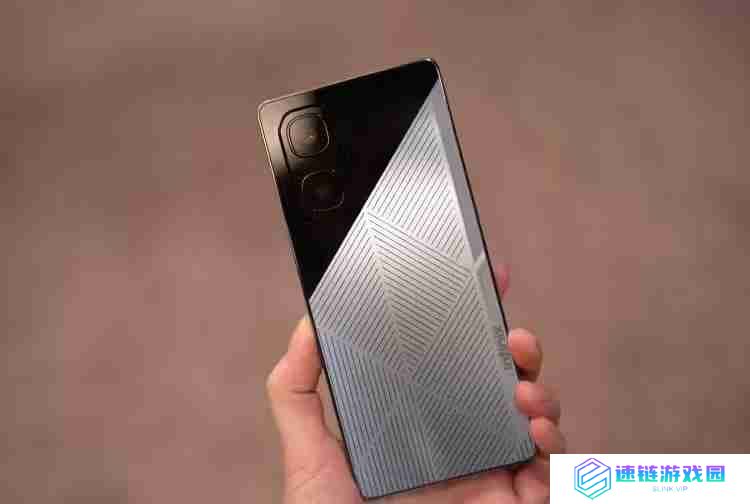 传音MWC秀肌肉:展示Infinix太阳能充电手机与变色墨水屏手机
