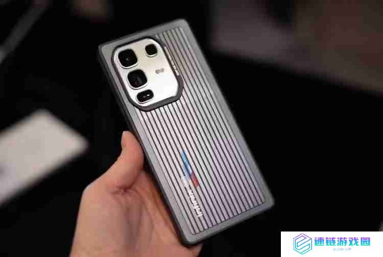 传音MWC秀肌肉：展示Infinix太阳能充电手机与变色墨水屏手机