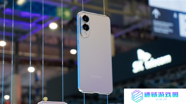 三星Galaxy S25 Edge亮相MWC：只能看 禁止上手