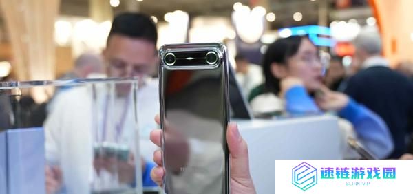 外媒评出 MWC 2025 五大奇特智能手机 传音占据三款