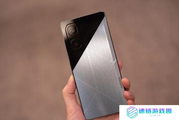 外媒评出 MWC 2025 五大奇特智能手机 传音占据三款