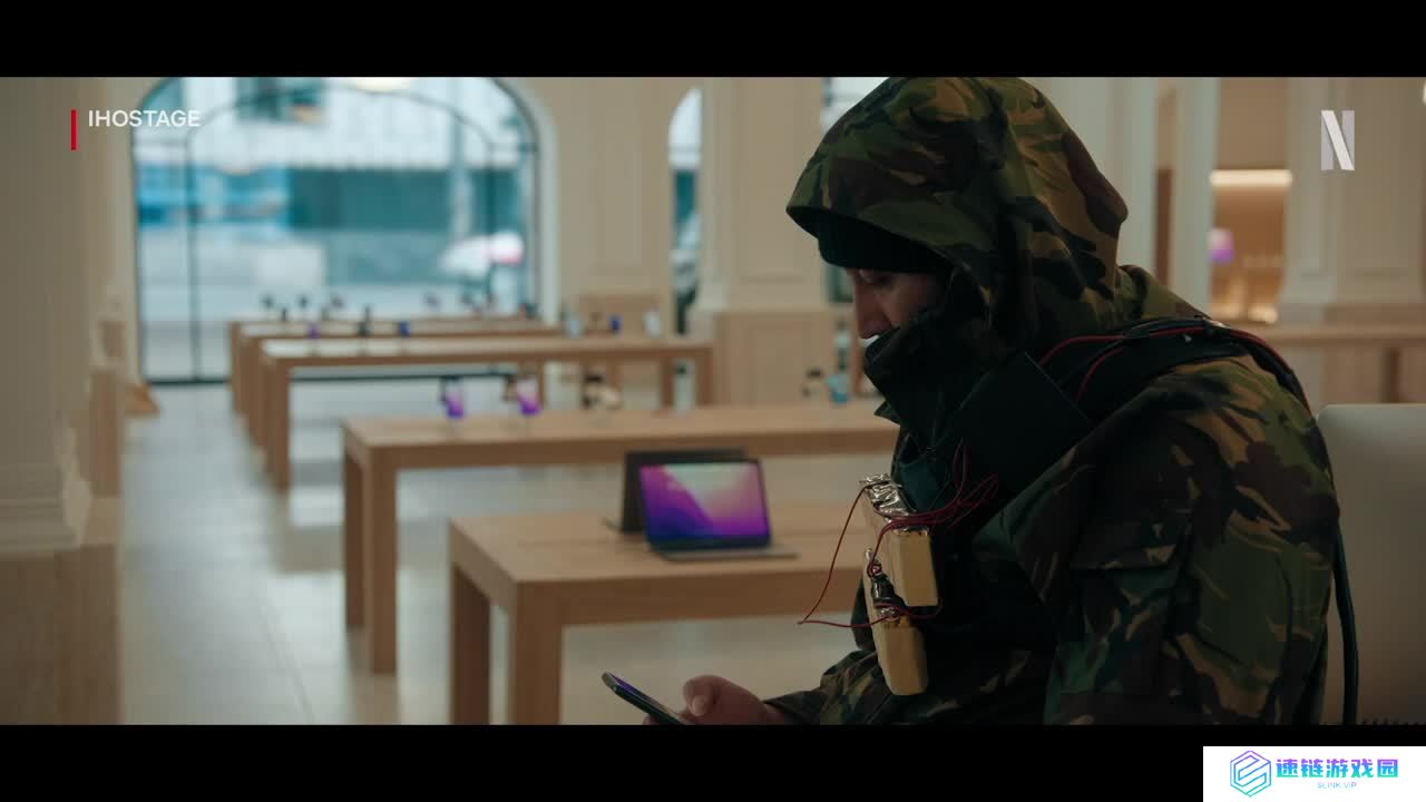 Netflix 放出《i 人质危机》电影花絮：全尺寸复制 Apple Store 搭建场景