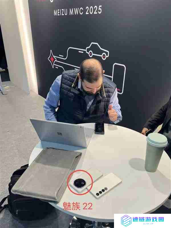 纯白机身颜值惊艳！魅族神秘新机现身MWC：魅友猜测是魅族22